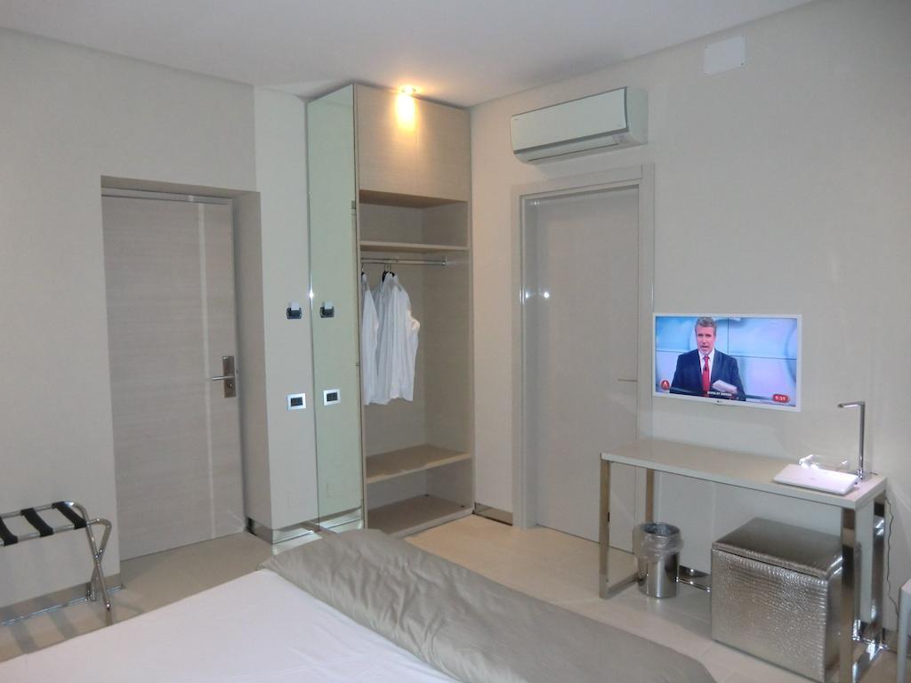 B&Beach Cagliari Guest House Habitación foto
